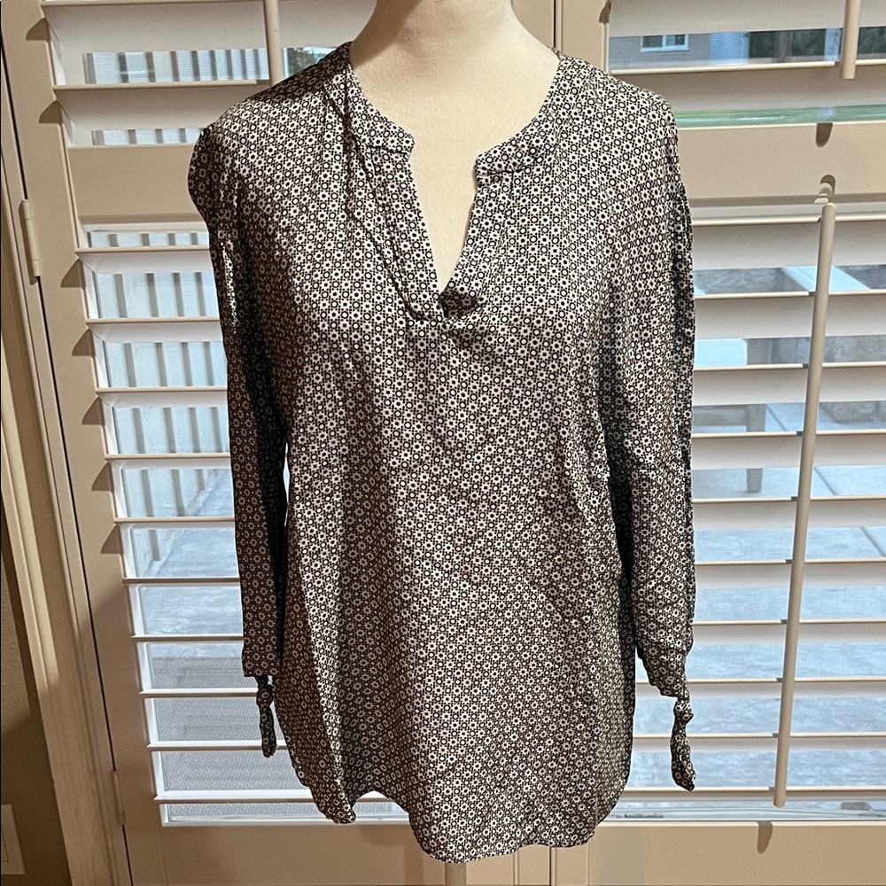 Elegant Black and White Women's Blouse